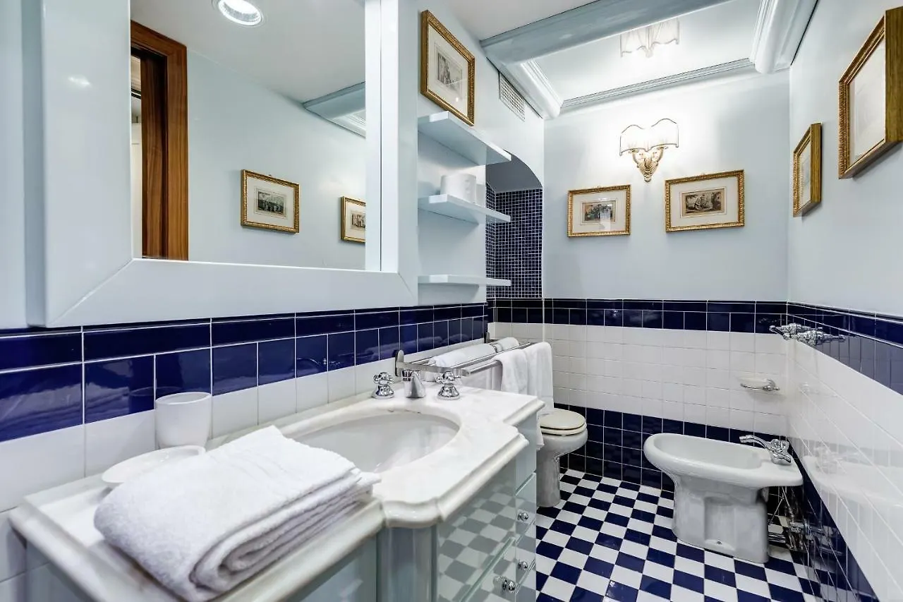 ** Bed & Breakfast Pantheon Antique Suite Rome Italy